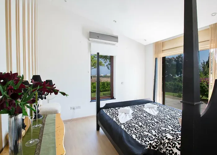 Oscar Domain * Protaras