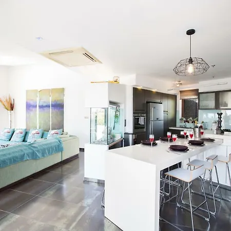 Oscar Domain * Protaras